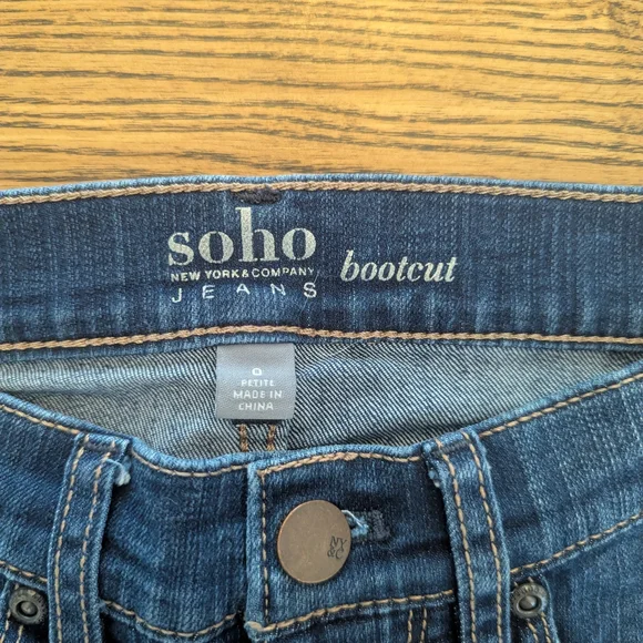 EUC Soho New York & Company Womens 0 Petite Bootcut Jeans Low Rise Medium Wash - Picture 5 of 8